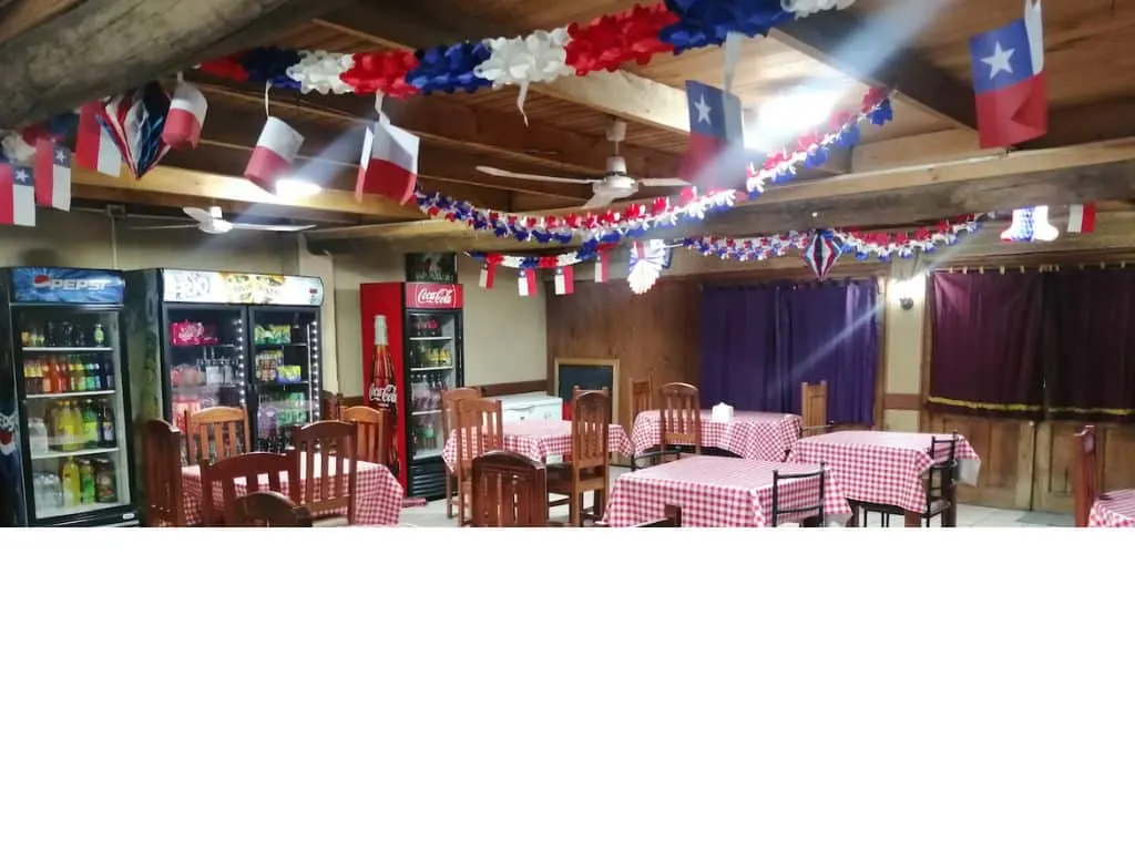 Decoración dieciochera del negocio de María Paredes, segunda mención honrosa del concurso