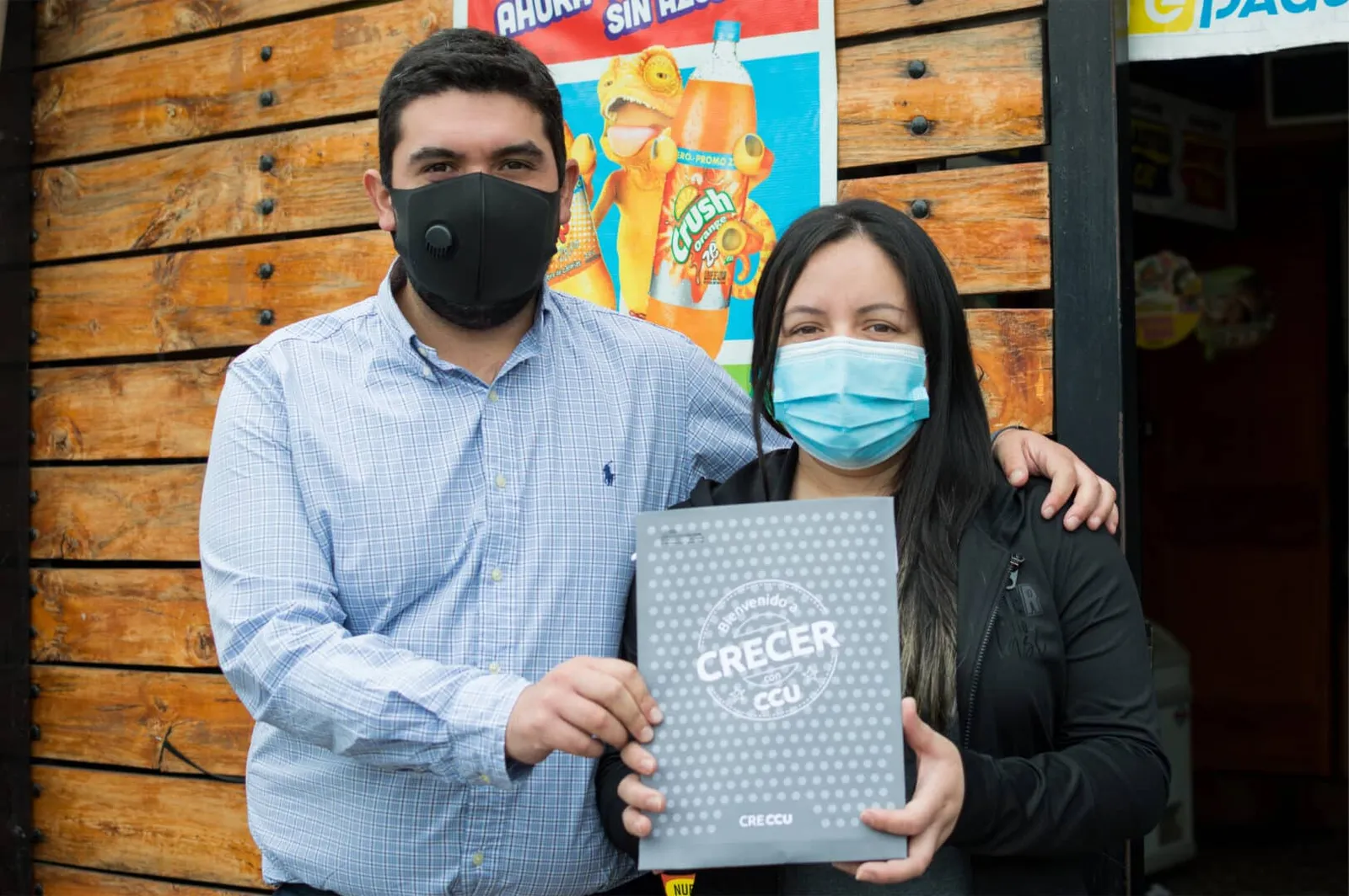 Luis Cofré, ejecutivo de cuentas CRECCU, en terreno visitando a un cliente